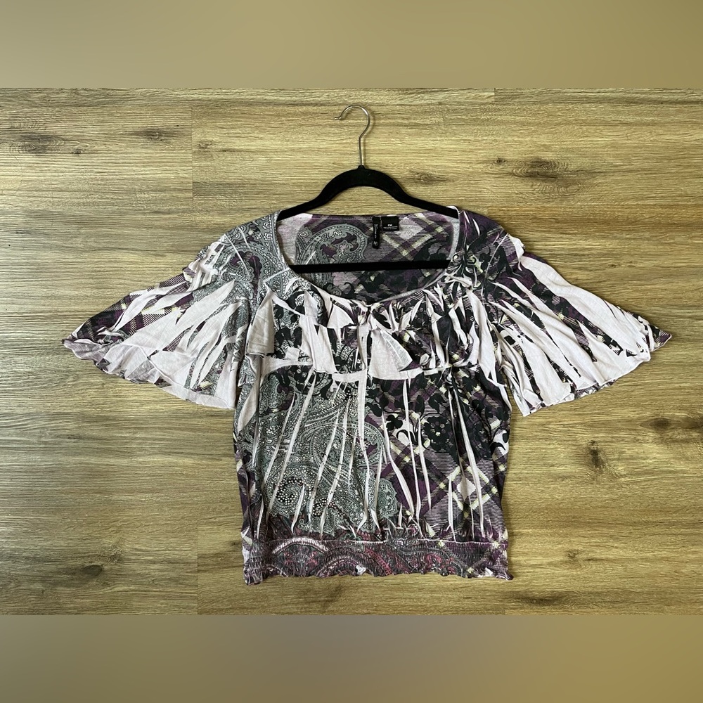 Size is a Petite Medium. Purple rhinestone designed blouse.